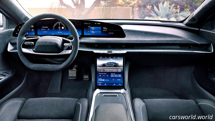 Las Alfombrillas De Lucid Están Dando Su Mejor Impresión De Toyota, Atrapando El Pedal | Carscoops